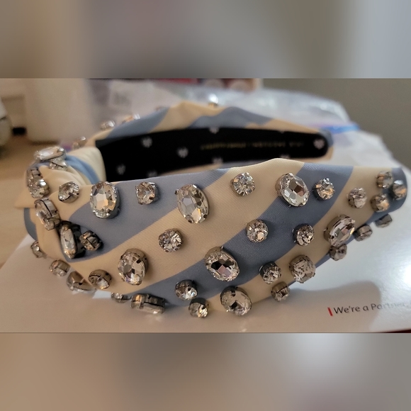 Lele Sadoughi × Stoney Clover Hydrangea - Picture 2 of 3